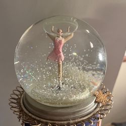Gorgeous Vintage Ballerina Snowglobe