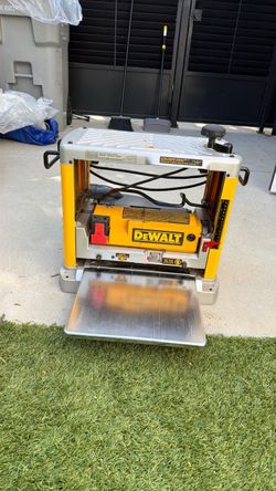 DeWalt Thickness Planer 12.5”
