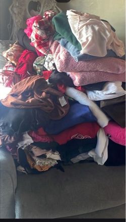 Mucha ropa de venta