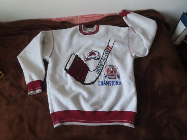 Vintage Legends Athletic NHL Colorado Avalanche Sweatshirt stanley cup 1996 L