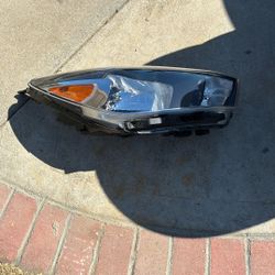 Kia Rio, 2019 right side headlight original