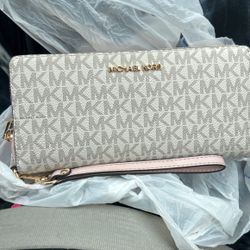 MK  Brand  New Wallet 