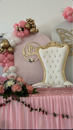 USED QUEEN THRONE CHAIR