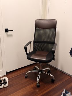 Modern Mesh Office Chair - High Back & Ergonomic (Great Condition)