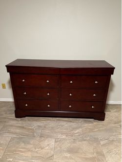 Dresser with 6 drawers