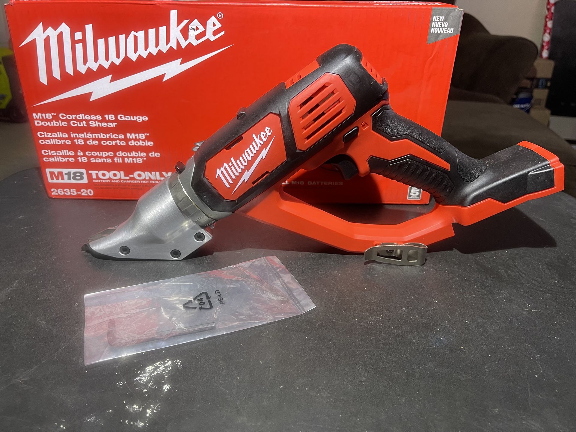 MILWAUKEE 18v  18-Gauge Single Cut Metal Shear (Tool Only)