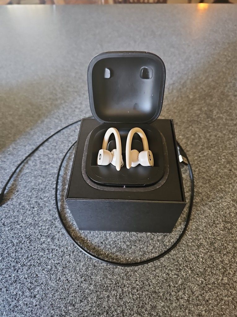 Powerbeats PRO WITH FAST CHARGER with extra Earbuds White. Comes With Original Box.