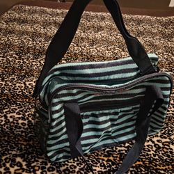 Excellent condition Thirty-one bag
All in Tote weekender/Gym/diaper bag