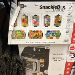 SNACKLEBOX 2 PIECE SET WITH CUTTING BOARD LIDS 