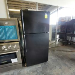 DELI VERY AVAI LABLE! Whirl pool Refrigerator Working unit