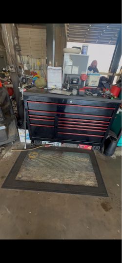 Snap on rolling tool chest