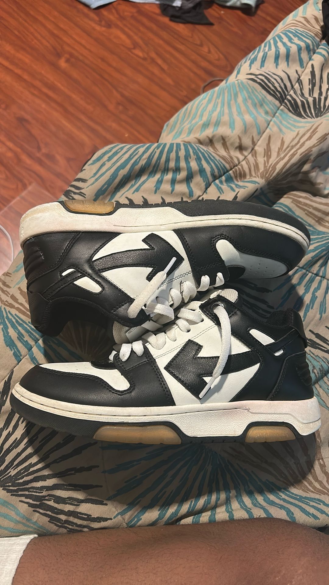 300$