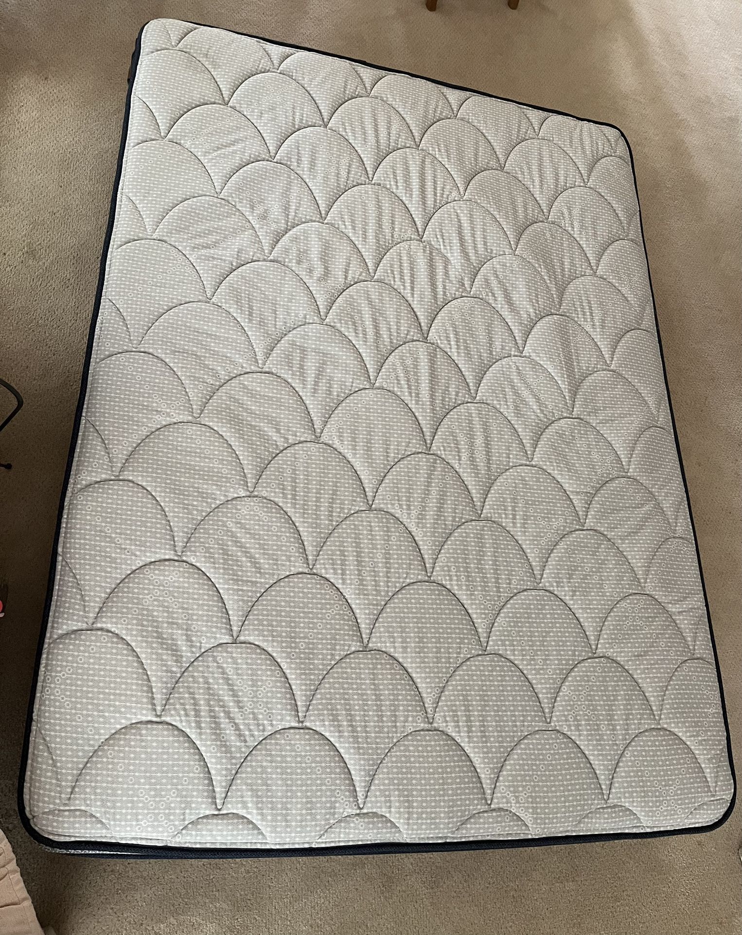 EUC Serta Queen Size Mattress & Adjustable Bed Frame