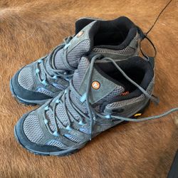 Merrell Hiking Boots Women’s 8