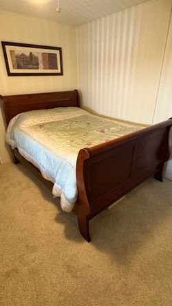 Queen sleigh bed with Mattress