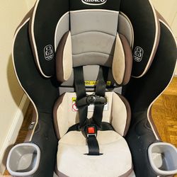 Graco Extend2Fit 2-In-1 Convertible Car Seat