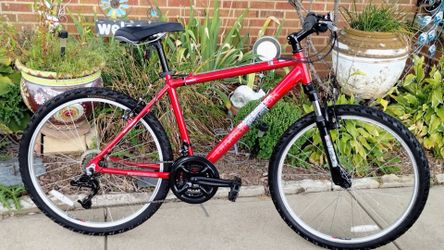 26" Diamondback Hybrid Bike Medium size Frame front fork suspension trigger Shifter needs nothing very clean bike