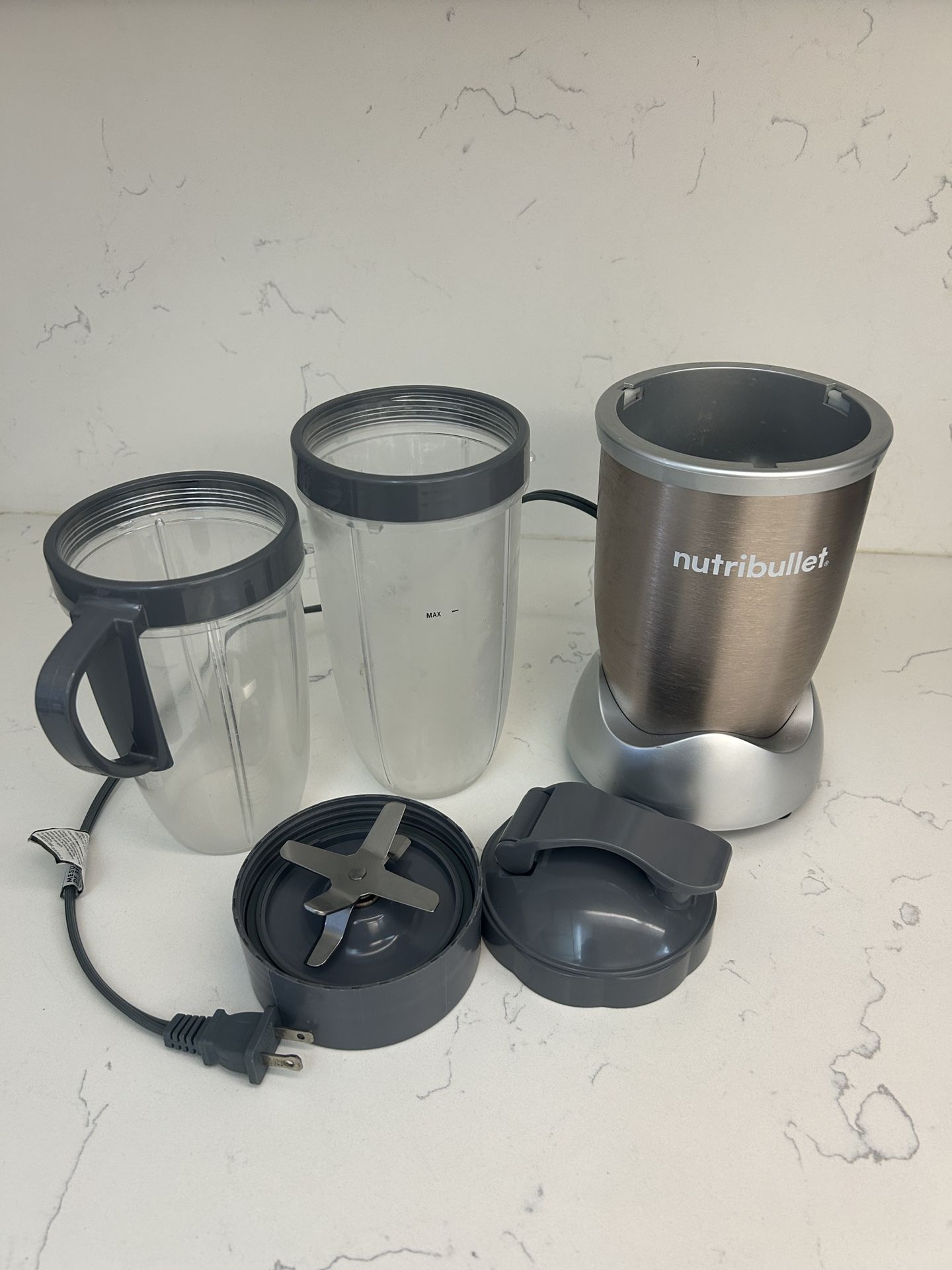 NutriBullet Pro 900-Watt Hi-Speed Blender/Mixer Twist and Blend 9-Piece Set