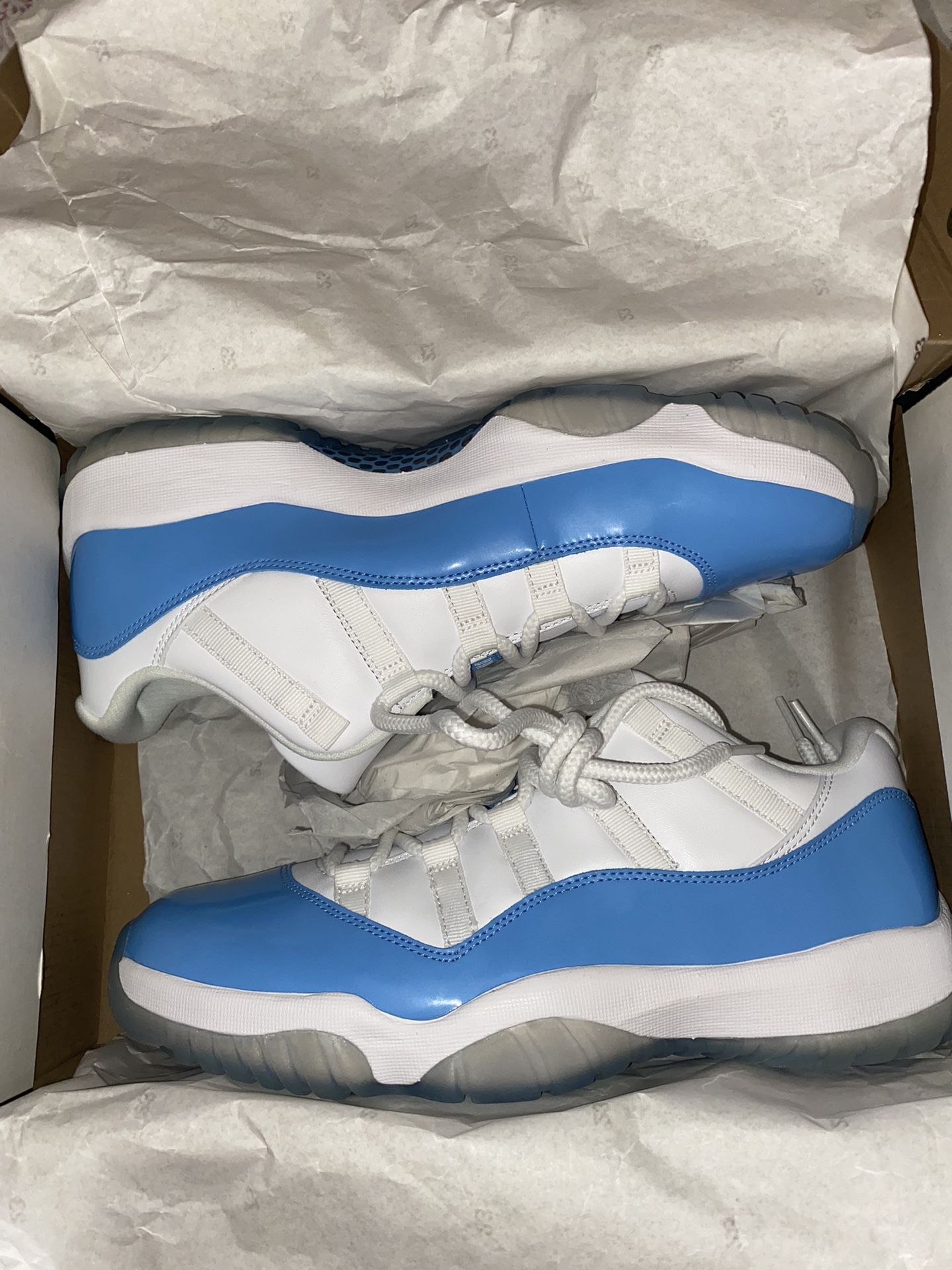 Jordan 11 Low Unc