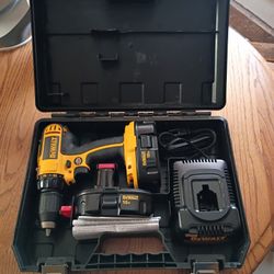 DeWalt 18V Cordless Drill With 2 Batteries And Charger $80