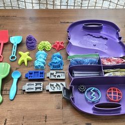 Kinetic Sand kit + Bonus Crayola Accessories