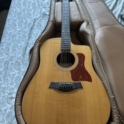 Taylor 210 CE W/ Taylor Gig Bag! Excellent Condition 