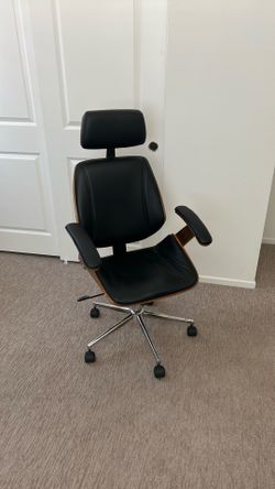 Stylish mid-century modern office chair