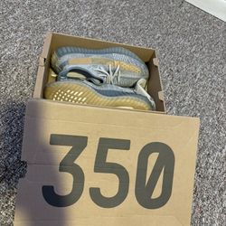 Adidas Yeezys 350 V2 