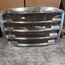 LV-8683E Freightliner 2018-2024 Cascadia Hood Grille W/Bug Screen