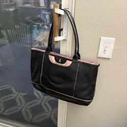 Extra large shoulder black leather women’s bag good for weekend or overnight traveling 