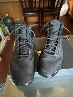 TENIS DE HOMBRE SIZE 12 “NIKE”
