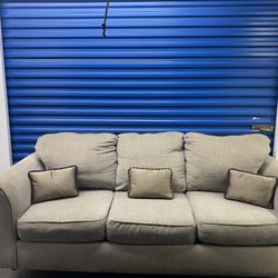 Comfortable Clean Couch (free delivery)