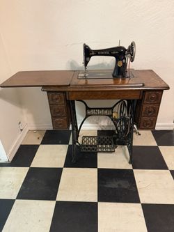 Early 1900s SINGER Antique Vintage Sewing Machine 