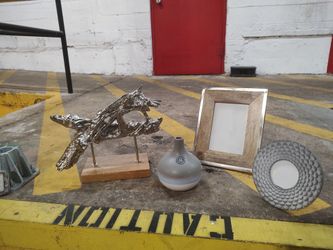 Decor Frame Statue Vase- Pay At Pick Up Only