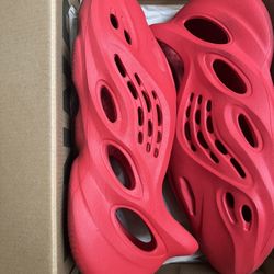 Yeezy RNNR Vermillion 9