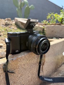 Samsung NX3300 EV-NX3300BEBUS 20.3MP Samsung NX Mirrorless Digital Camera