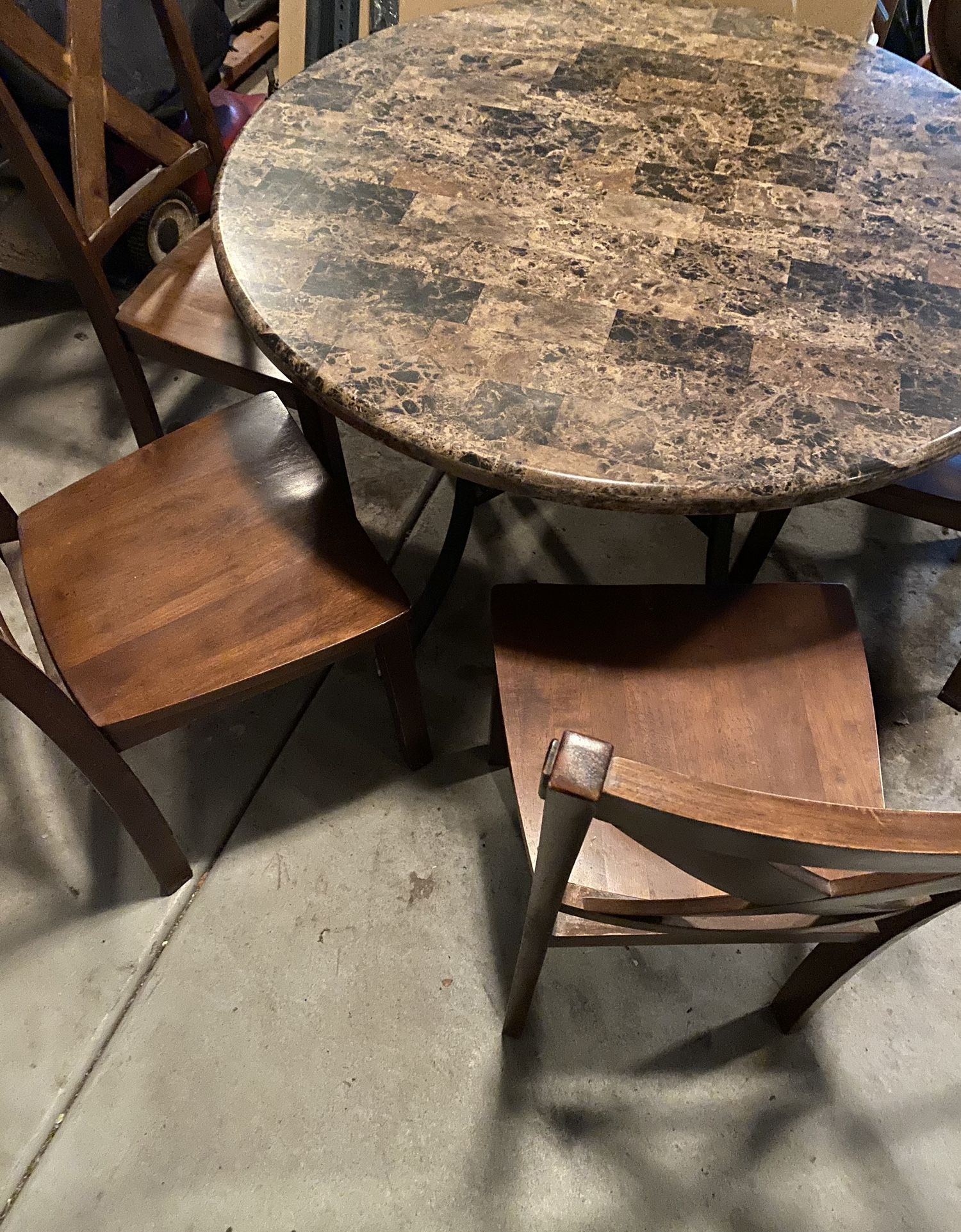 Kitchen Table And 4 Chairs