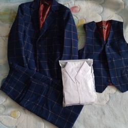Traje De Niño Size 8 Nuevo Sin Etiqueta 15 Dolares Son 4 Piezas 