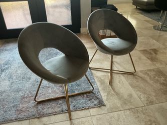 Set of 2 Gray Velvet Round Accent Chairs
