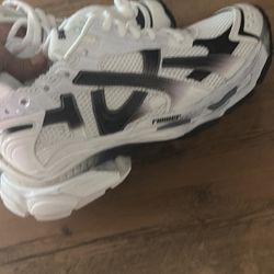 BALENCIAGA RUNNER SIZE 9.5