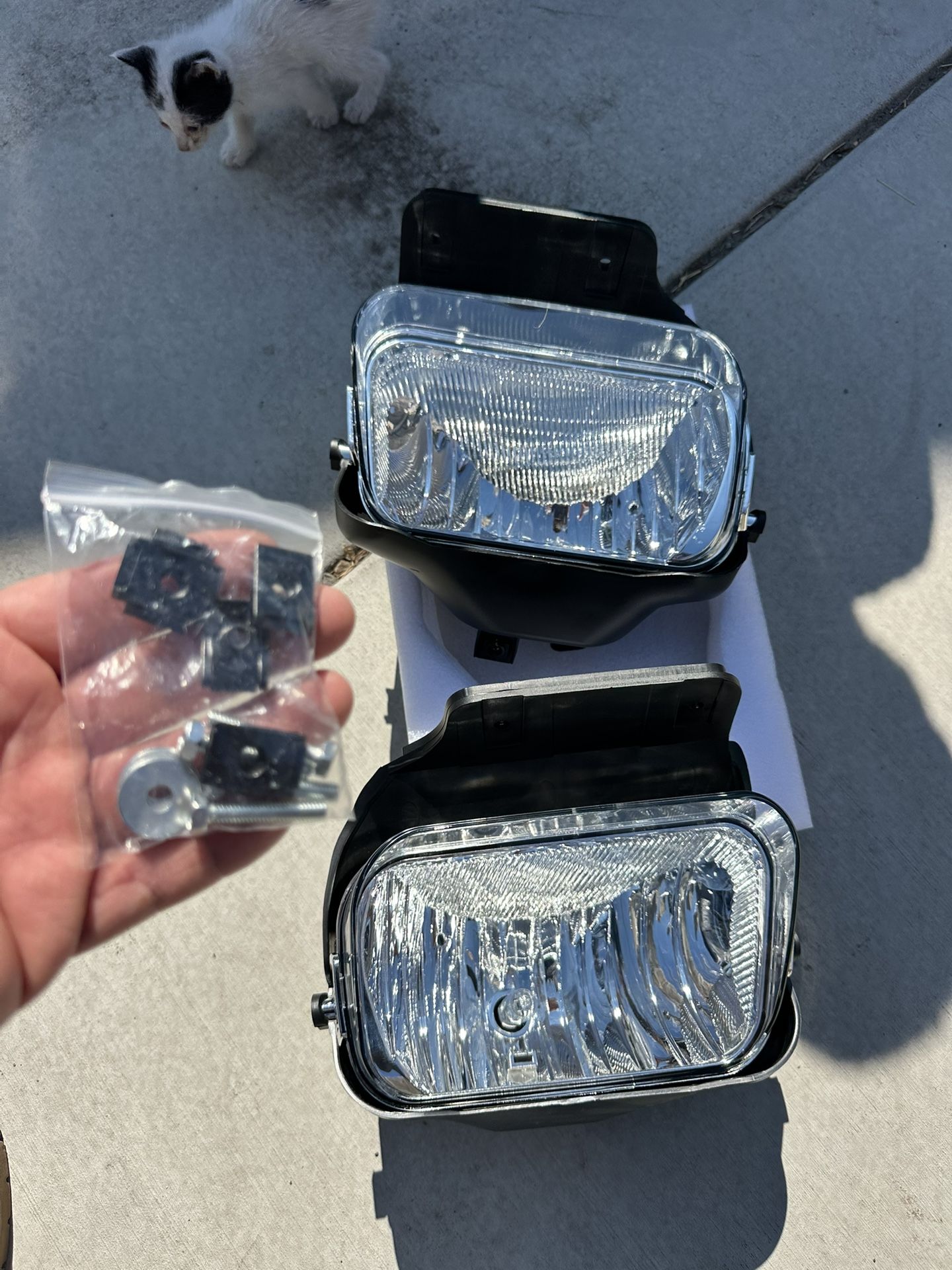 03-06 Chevy Silverado Fog Lights New