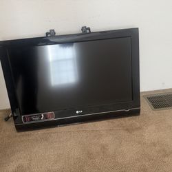LG - Flatscreen TV 32”