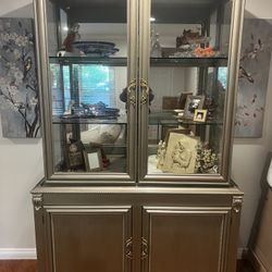 China Cabinet With Light Inside 