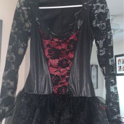 Women’s  Renaissance costume size  small