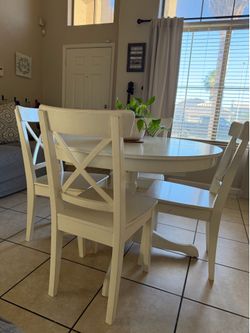 White round extendable table
