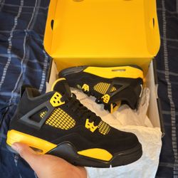 Air Jordan 4 Thunder