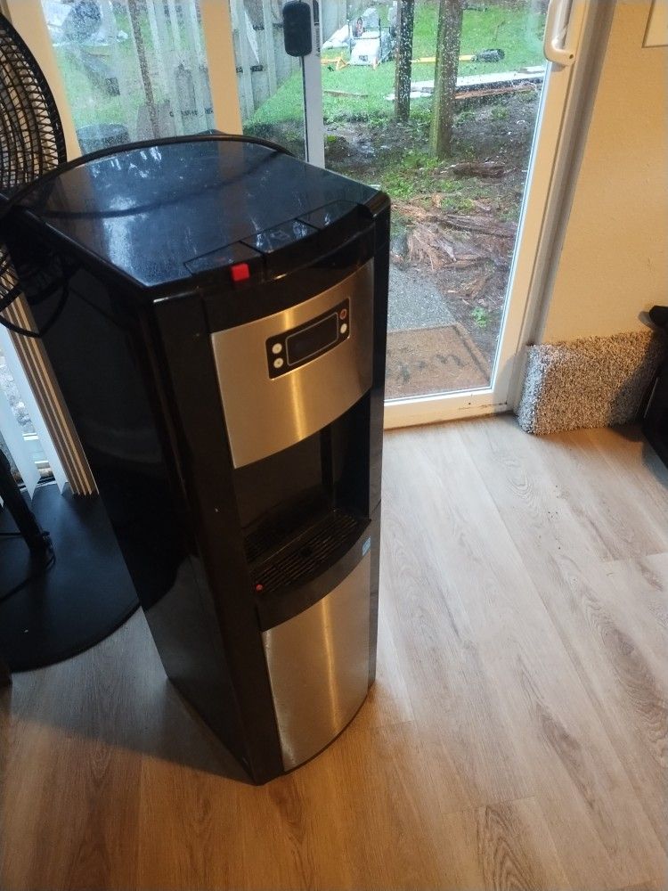 5 Gal Blue Jug Water Heater/Cooler
