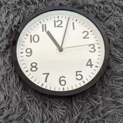 9” round wall clock