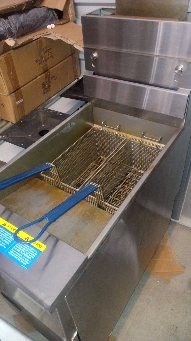 Commercial 35 LB Fryer NG Pitco