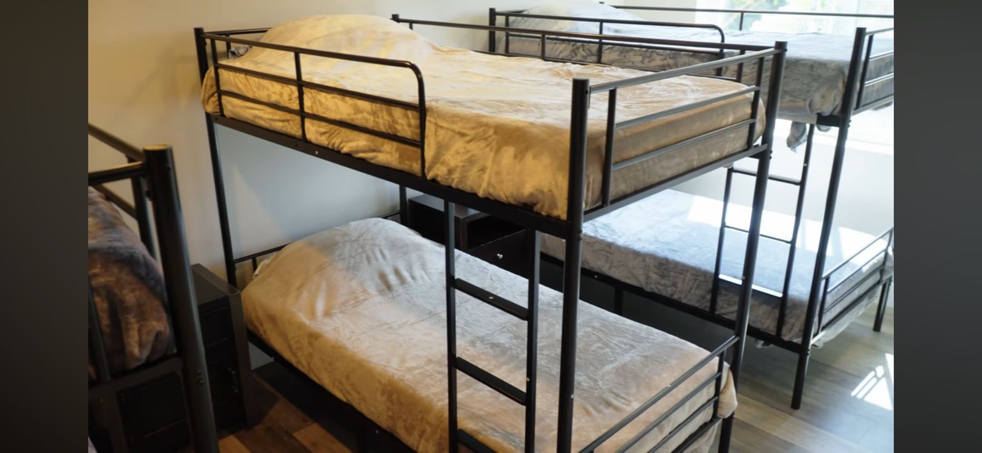 4 Sets Of Bunk Beds With Mattresses